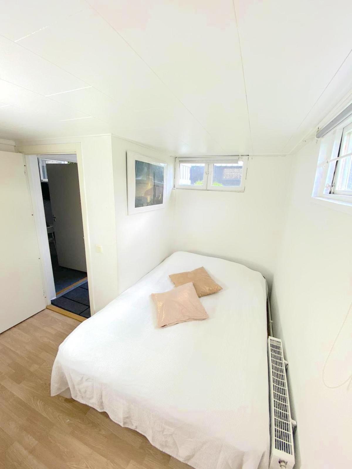 Tallkrogen Romantic House - Upper Or Lower Apartment Ville de Ville de Stockholm Extérieur photo