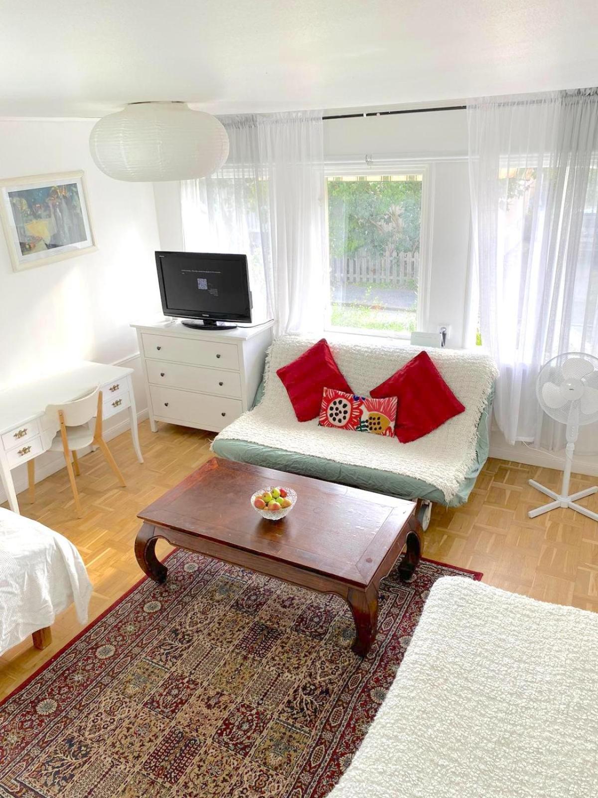 Tallkrogen Romantic House - Upper Or Lower Apartment Ville de Ville de Stockholm Extérieur photo